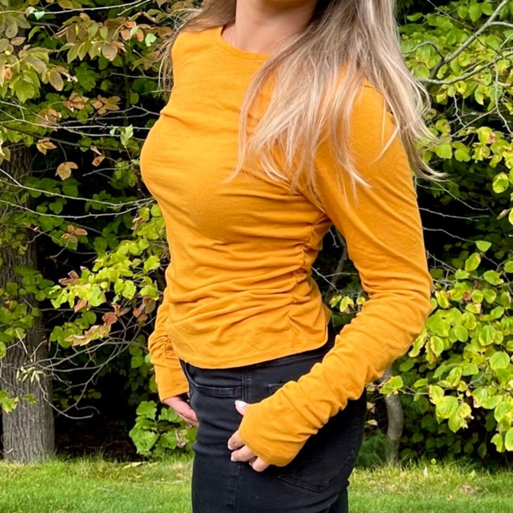 Fall is in the air 🍁 open edit long sleeve top size small